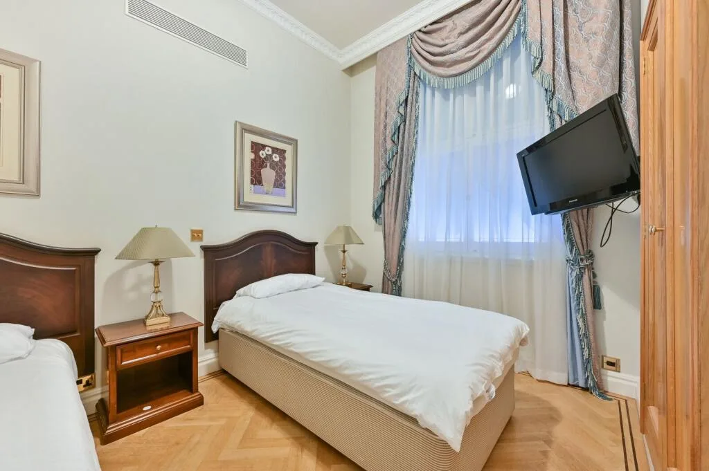 5 bedroom flat for rent