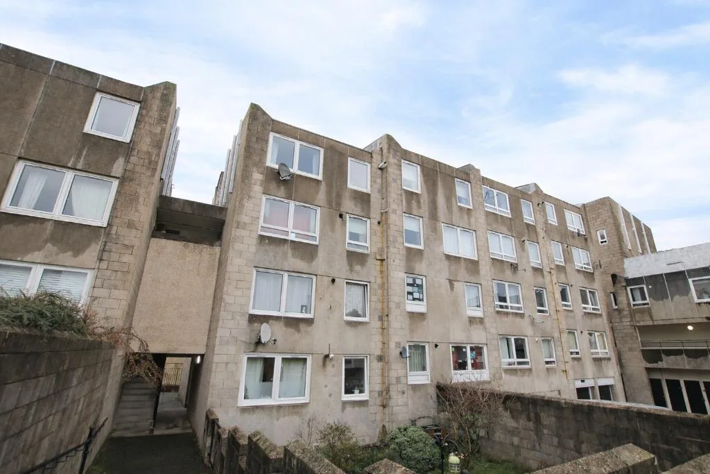 2 bedroom maisonette for rent