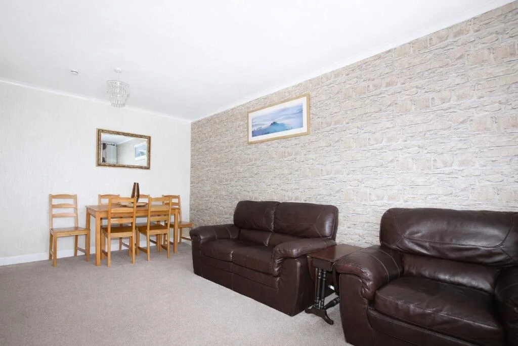 2 bedroom maisonette for rent