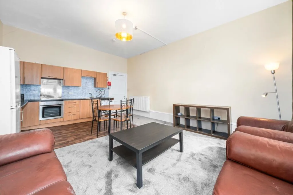 4 bedroom flat for rent