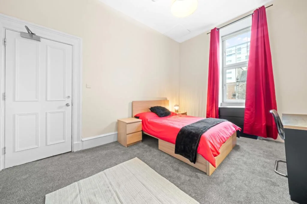 4 bedroom flat for rent