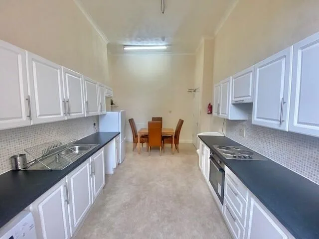 4 bedroom flat for rent
