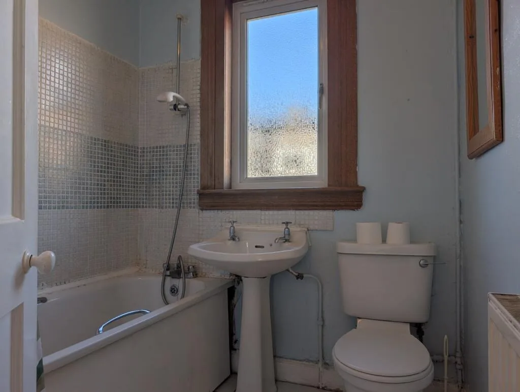 3 bedroom semi-detached house for rent