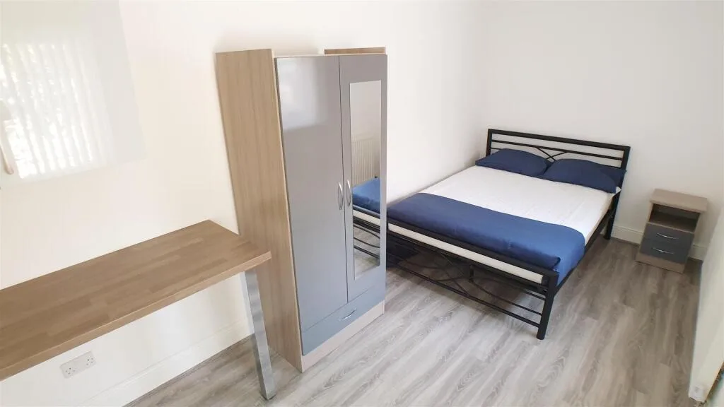 1 bedroom house share for rent