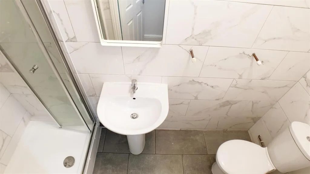 1 bedroom house share for rent