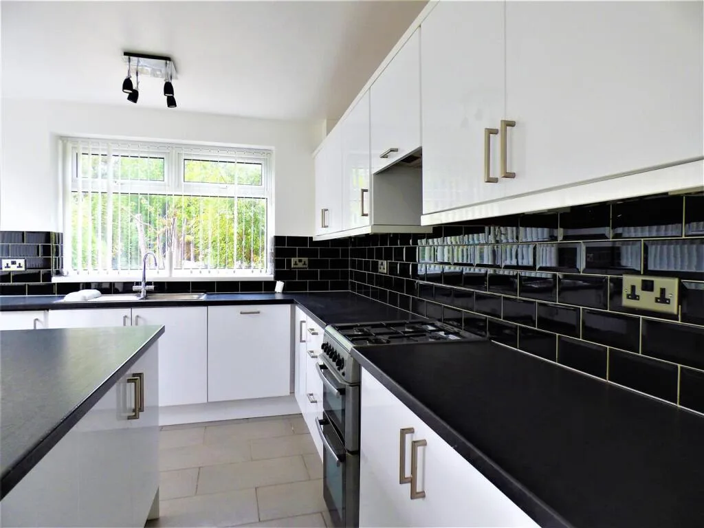 1 bedroom house share for rent