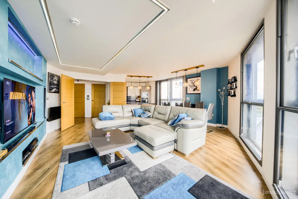 2 bedroom penthouse for rent