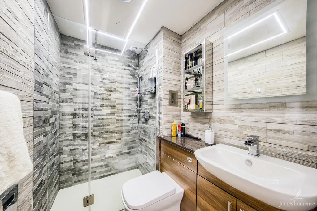 2 bedroom penthouse for rent