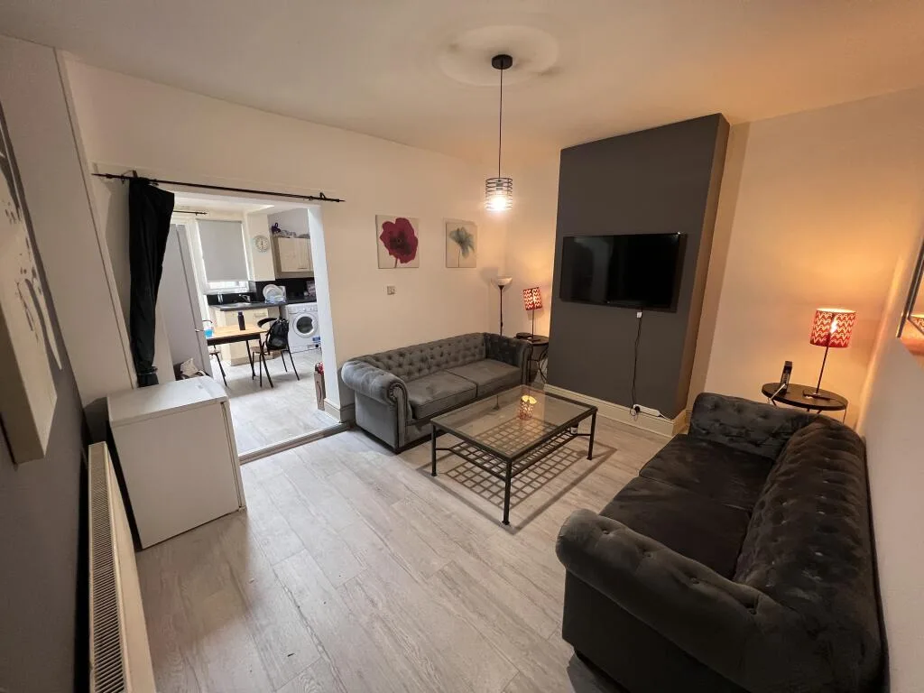 6 bedroom house for rent