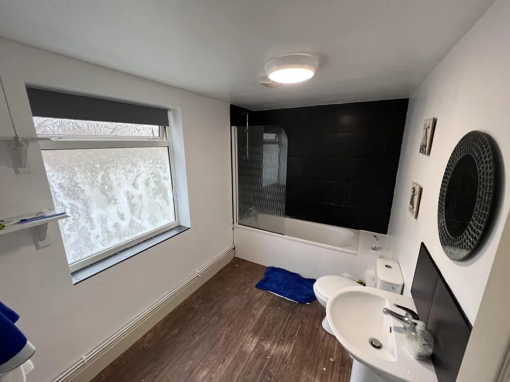 6 bedroom house for rent