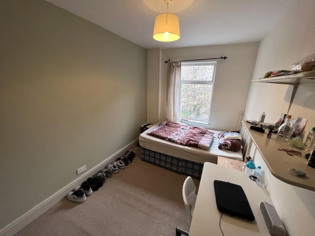 6 bedroom house for rent