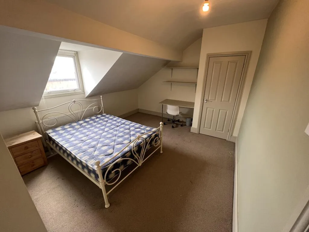6 bedroom house for rent