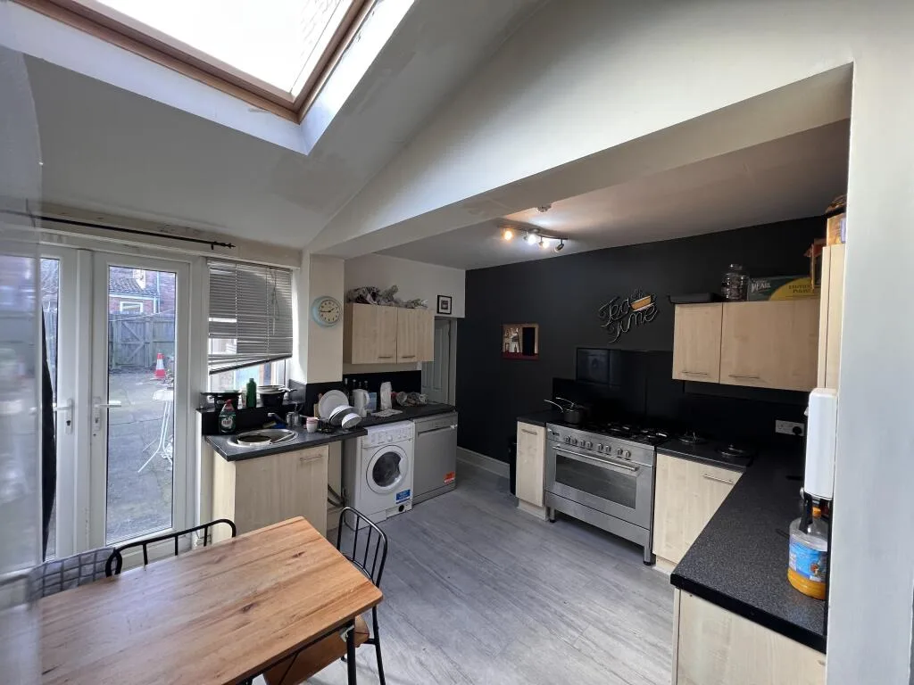 6 bedroom house for rent