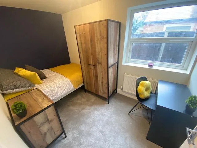 8 bedroom house for rent