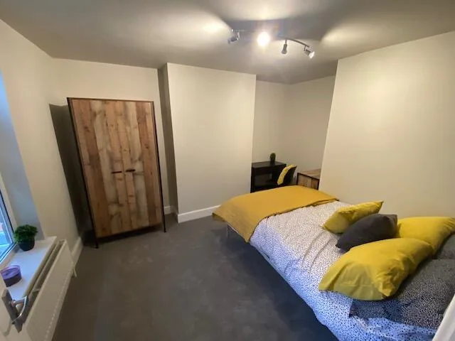 9 bedroom house for rent