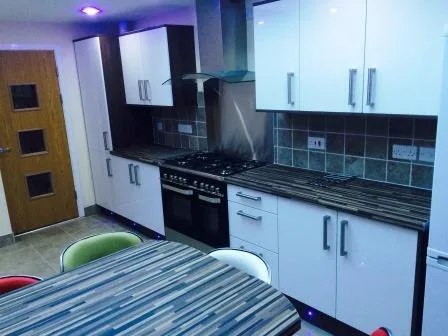 8 bedroom house for rent