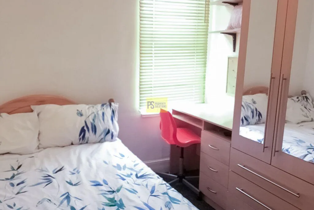 8 bedroom terraced house for rent