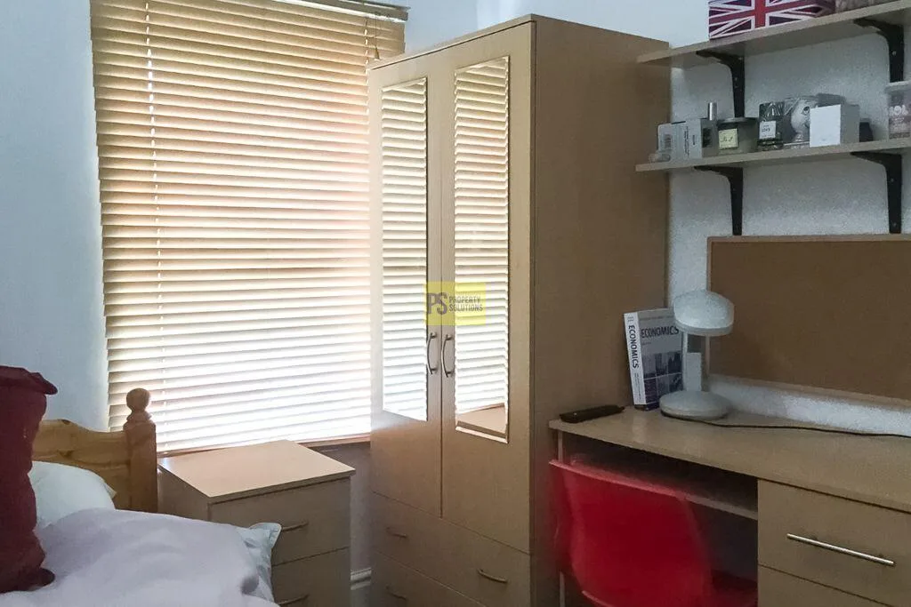 8 bedroom terraced house for rent