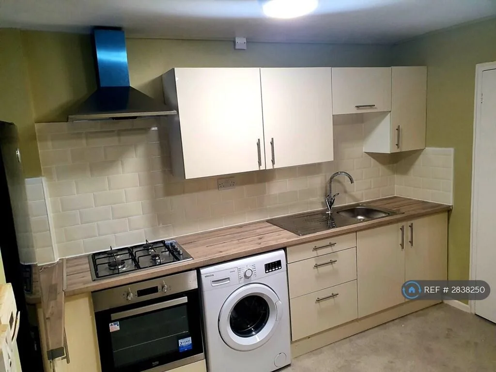 3 bedroom maisonette for rent
