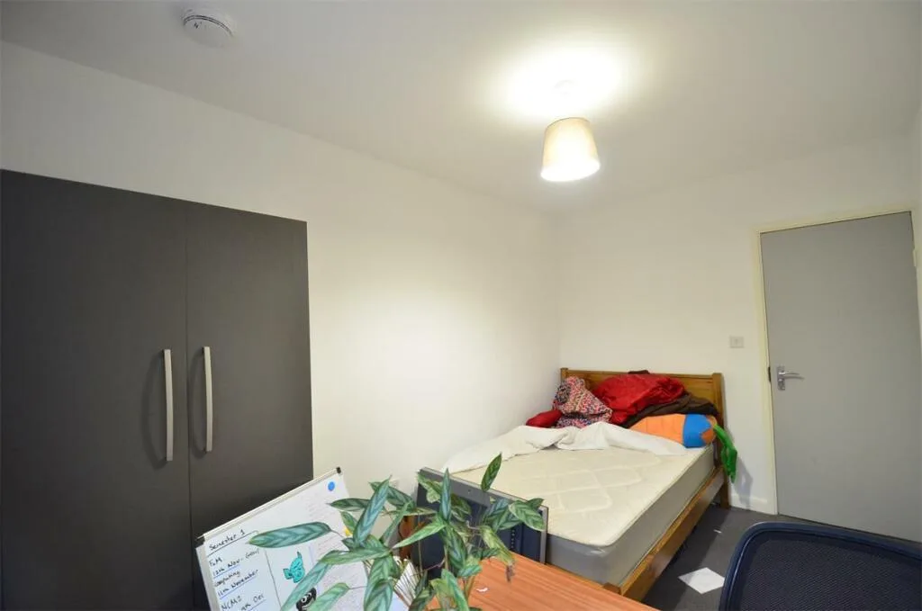 8 bedroom house for rent
