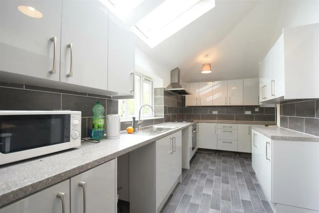 8 bedroom house for rent