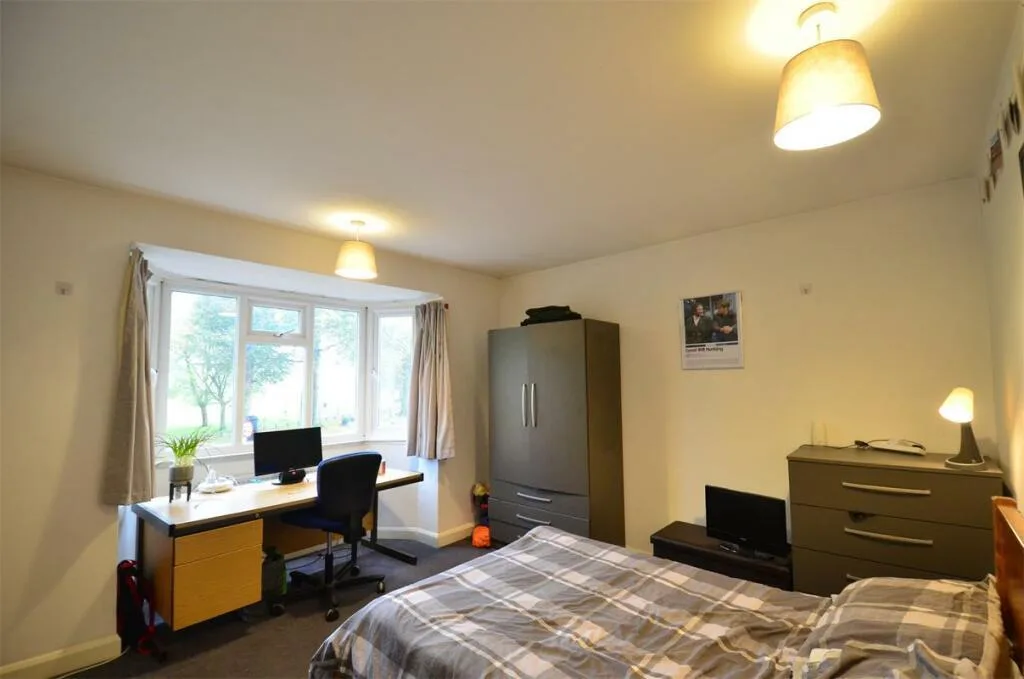 8 bedroom house for rent