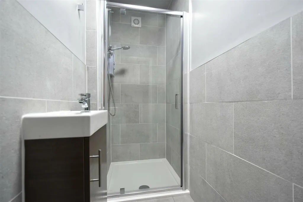 8 bedroom house for rent