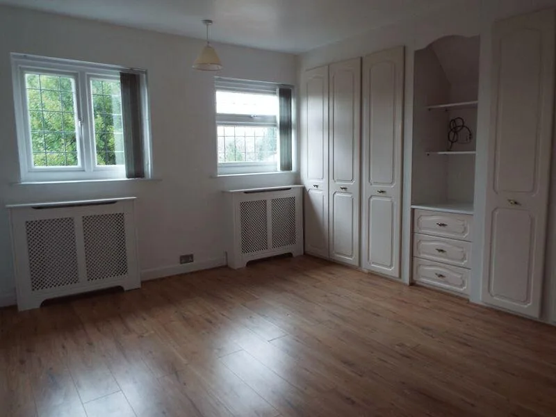 6 bedroom detached house for rent