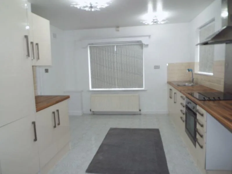 6 bedroom detached house for rent