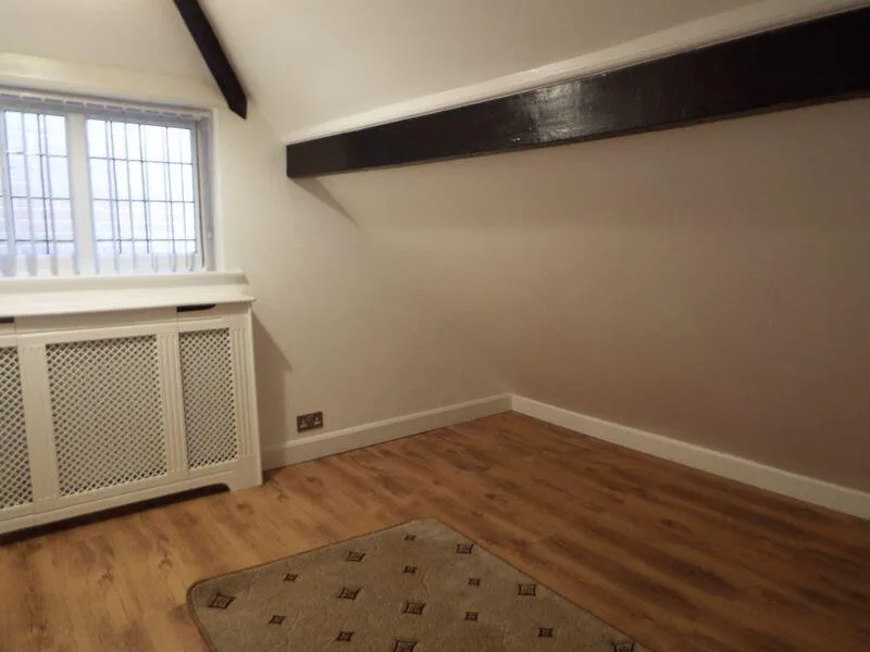 6 bedroom detached house for rent