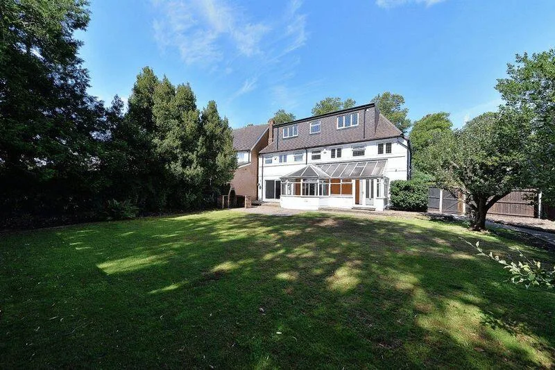 6 bedroom detached house for rent