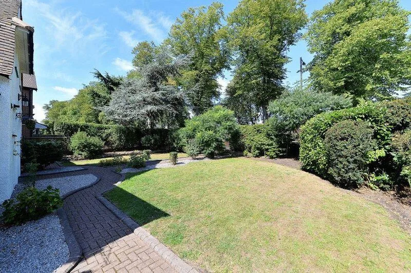 6 bedroom detached house for rent