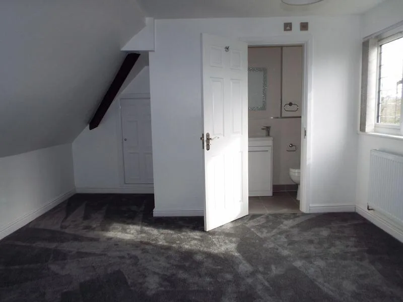 6 bedroom detached house for rent