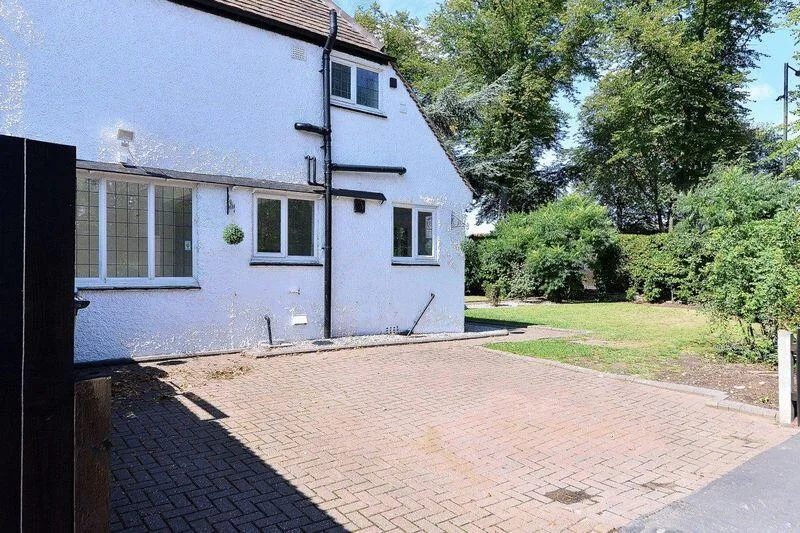 6 bedroom detached house for rent
