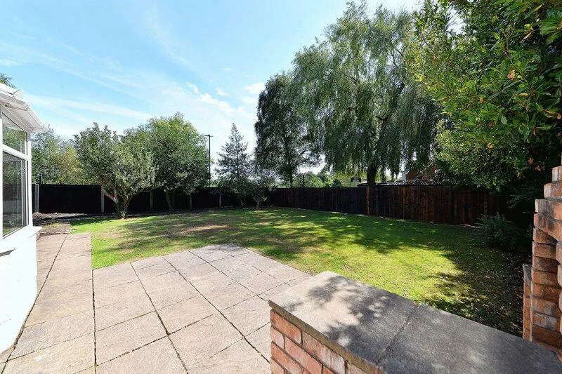6 bedroom detached house for rent