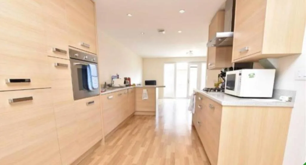 1 bedroom house share for rent