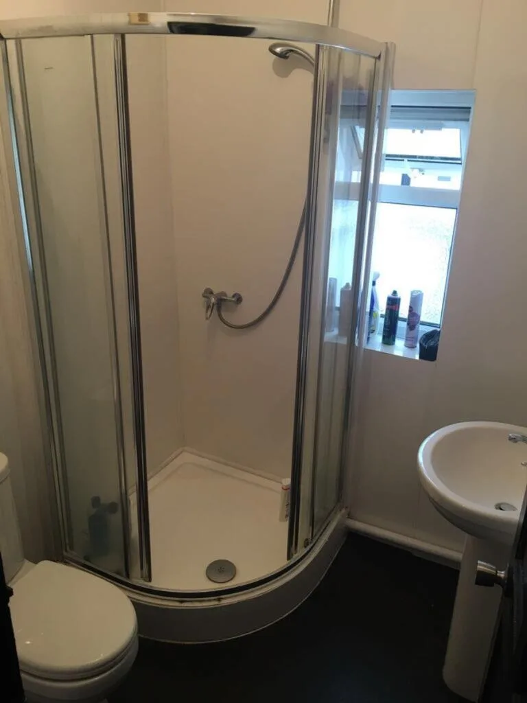 1 bedroom house share for rent
