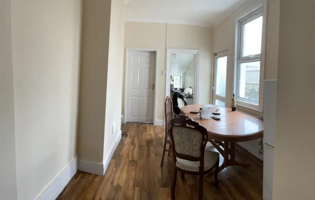 1 bedroom house share for rent