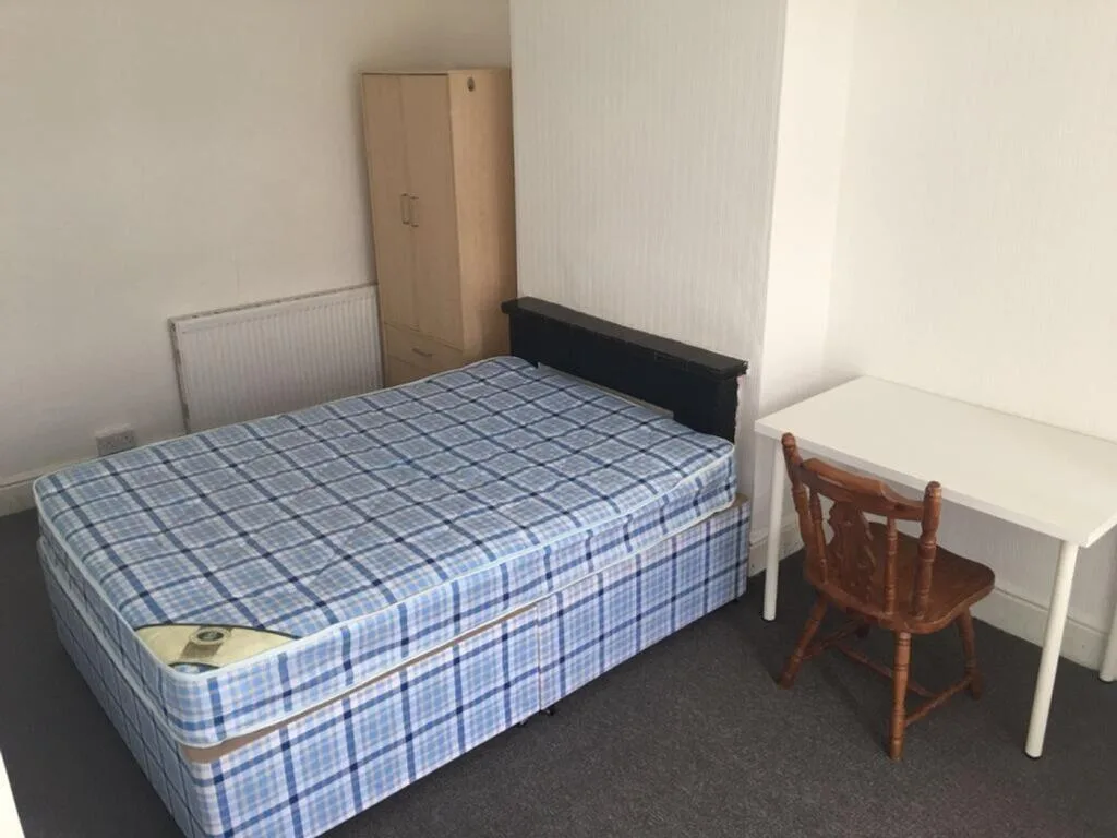 1 bedroom house share for rent
