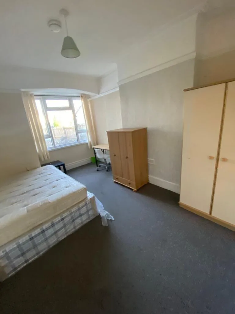 1 bedroom house share for rent