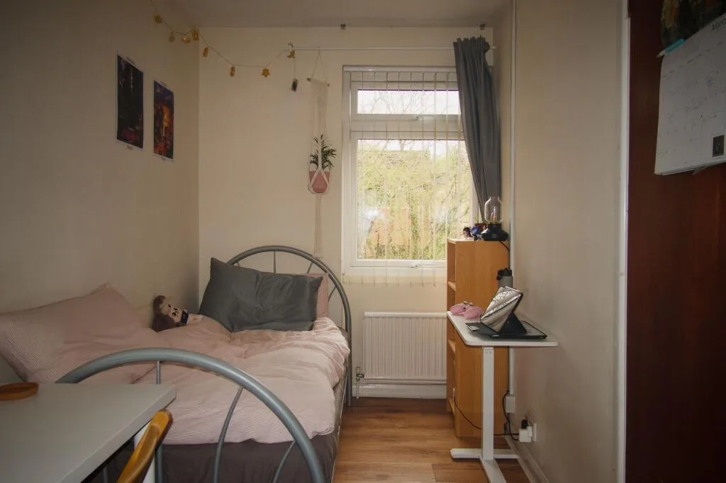 1 bedroom house share for rent