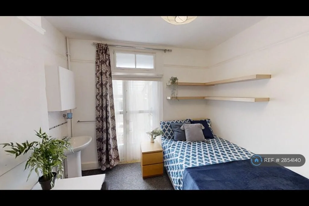 1 bedroom house share for rent