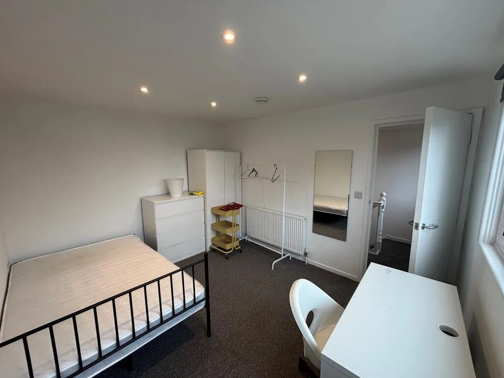1 bedroom house share for rent