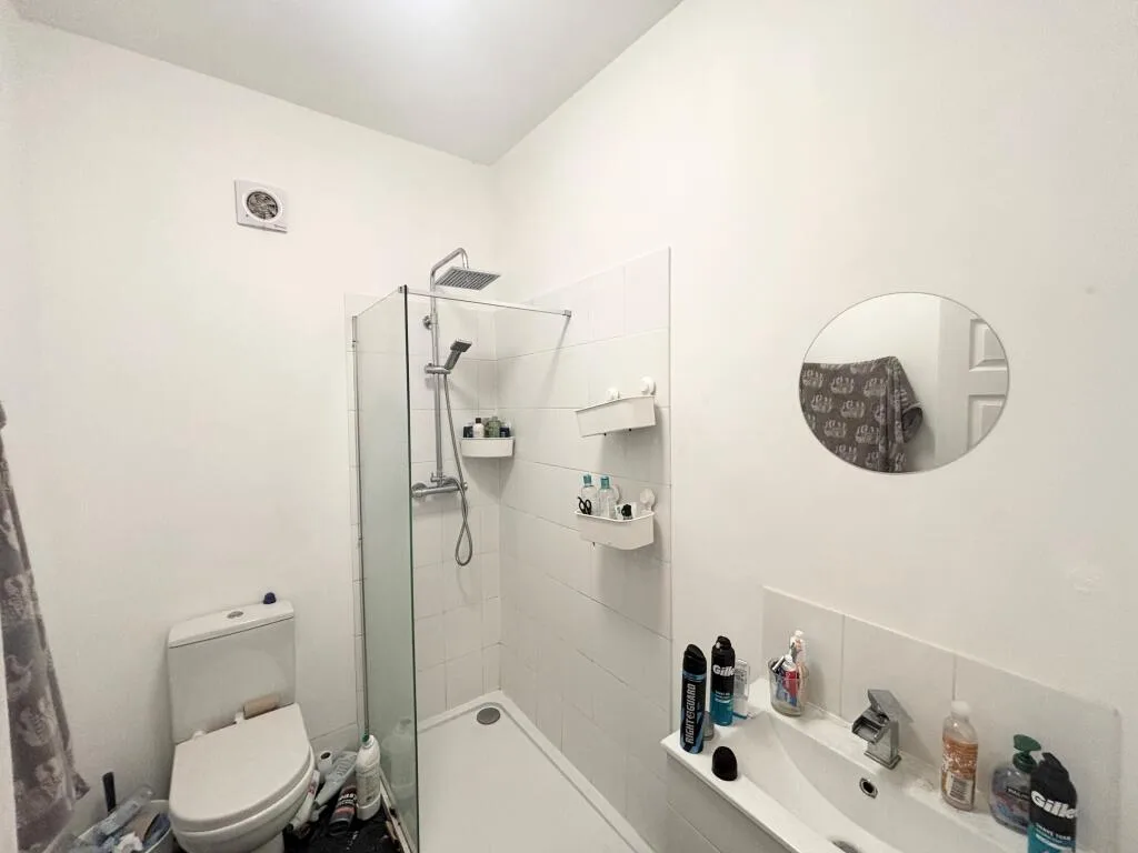 1 bedroom house share for rent