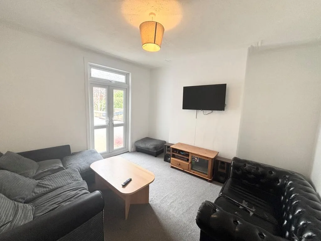 1 bedroom house share for rent