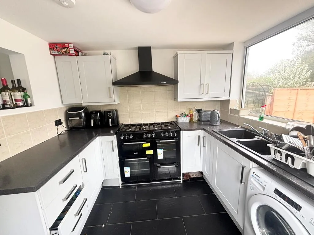 1 bedroom house share for rent