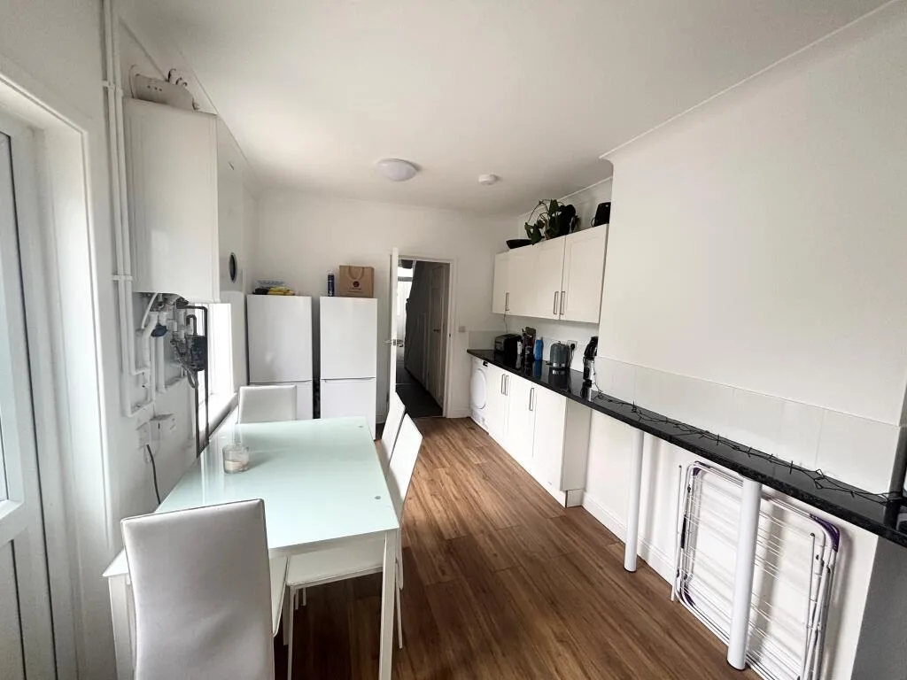1 bedroom house share for rent
