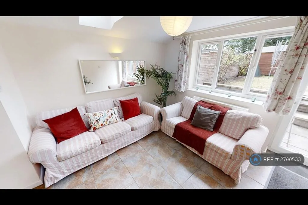 1 bedroom house share for rent