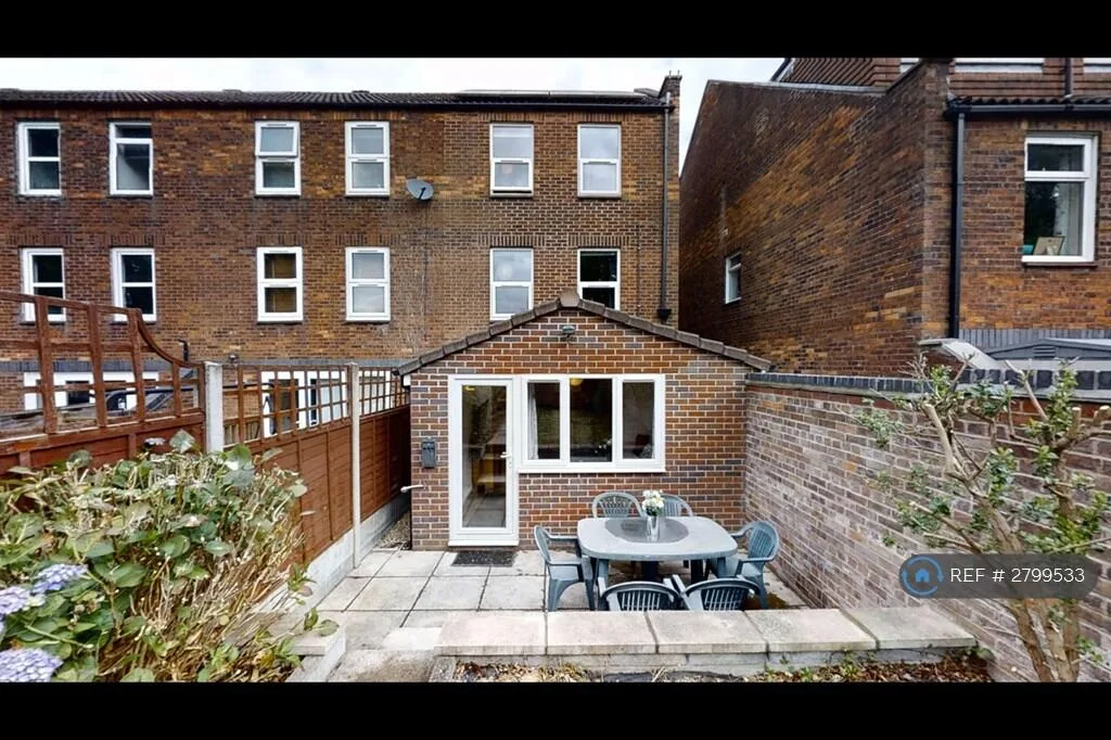 1 bedroom house share for rent