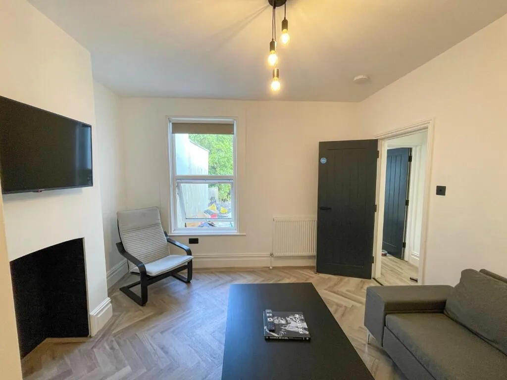 1 bedroom house share for rent